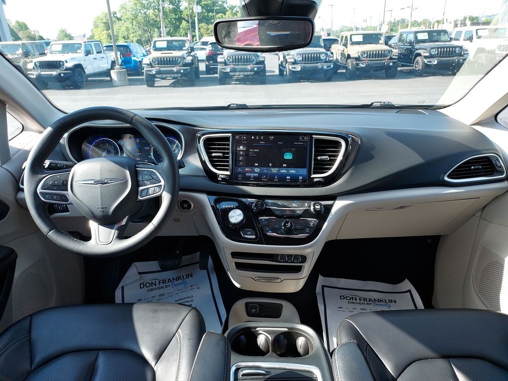 2023 Chrysler Pacifica Touring L