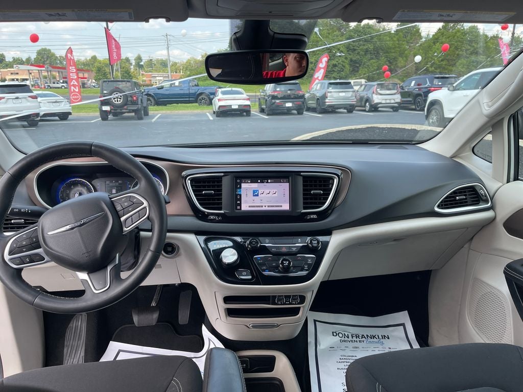 2023 Chrysler Voyager LX