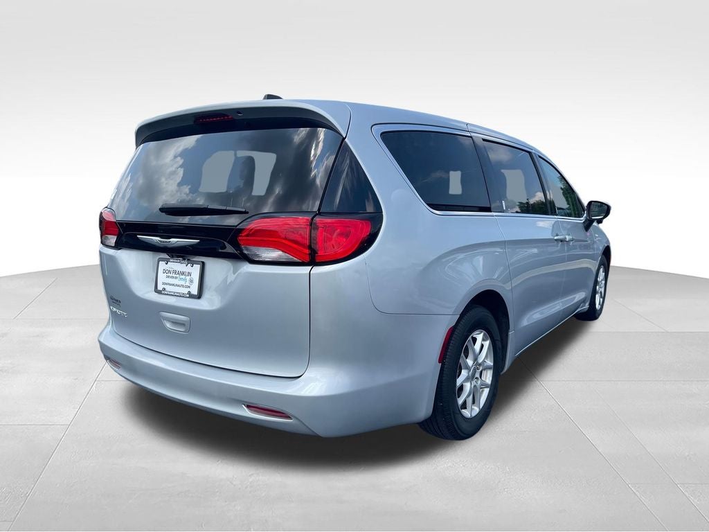 2023 Chrysler Voyager LX