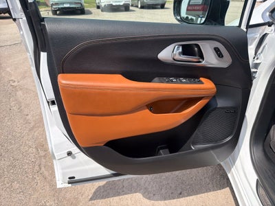 2026 Chrysler Pacifica Hybrid Pinnacle