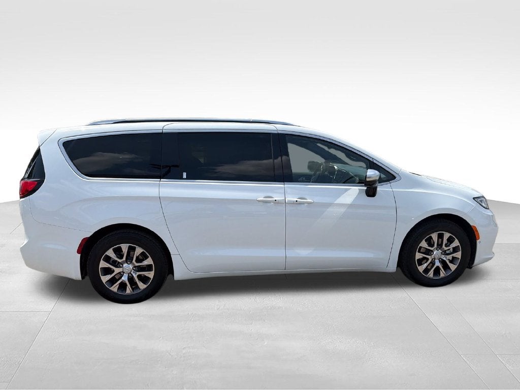 2026 Chrysler Pacifica Hybrid Pinnacle