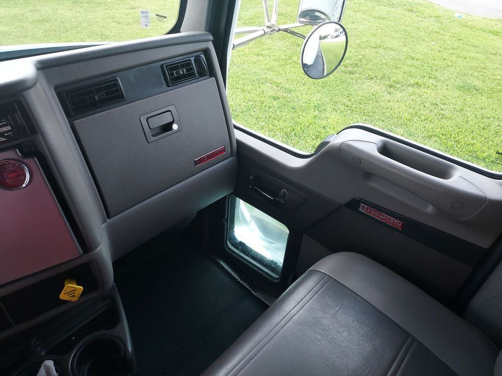 2020 Kenworth T270 Base