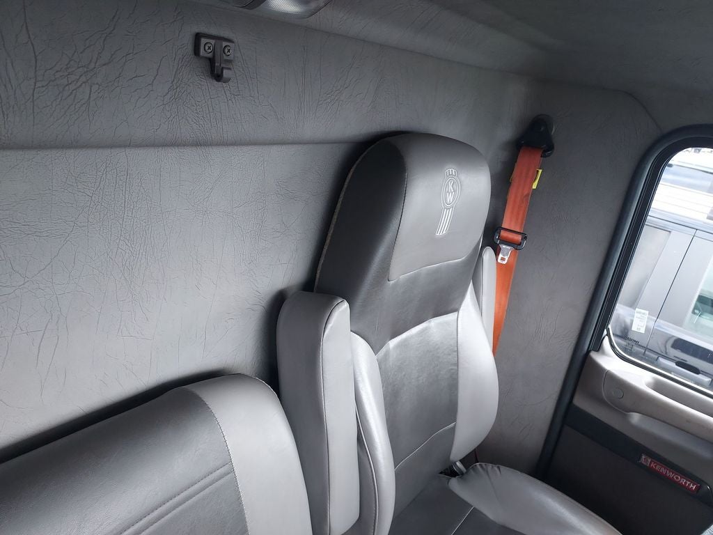 2020 Kenworth T270 Base