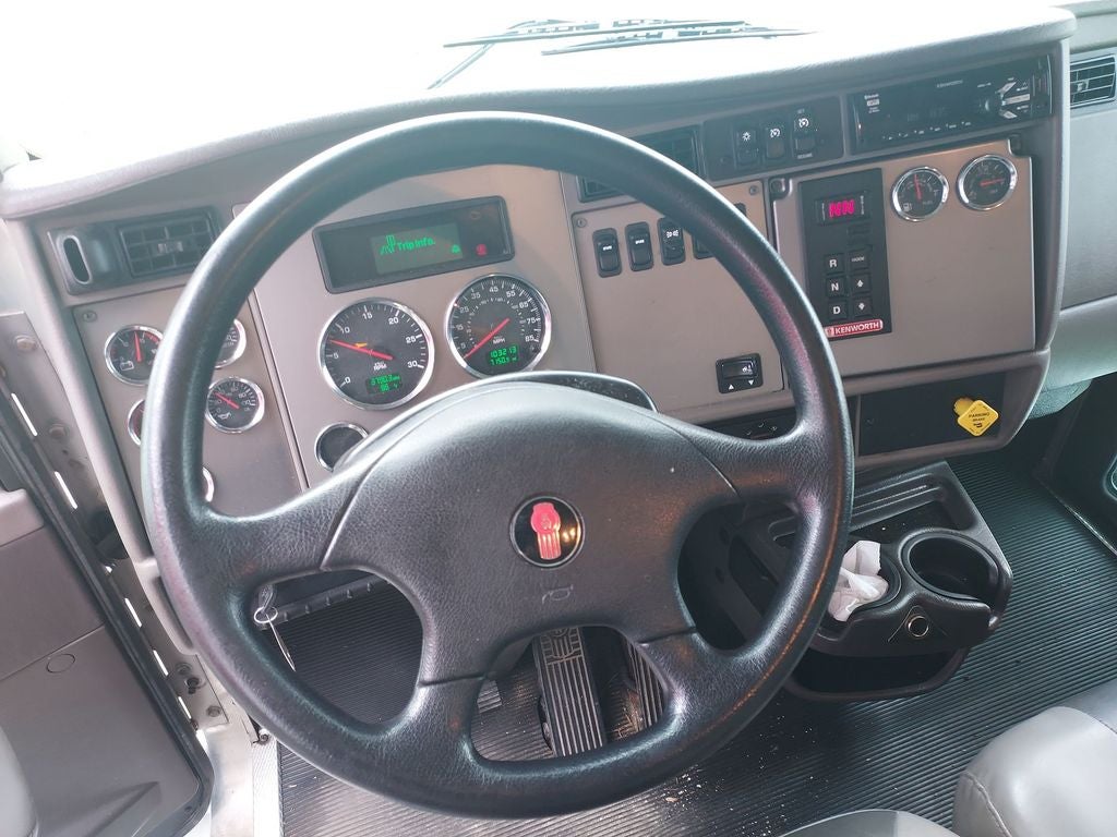 2020 Kenworth T270 Base