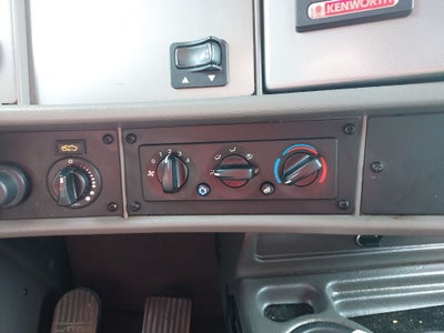 2020 Kenworth T270 Base