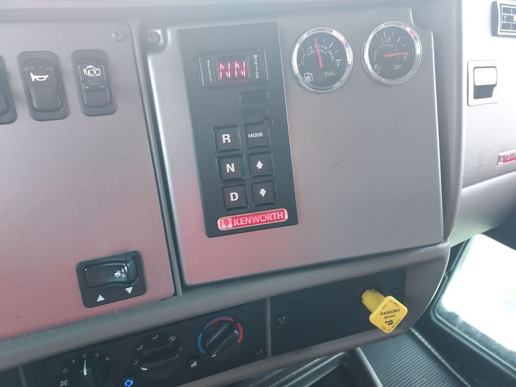 2020 Kenworth T270 Base
