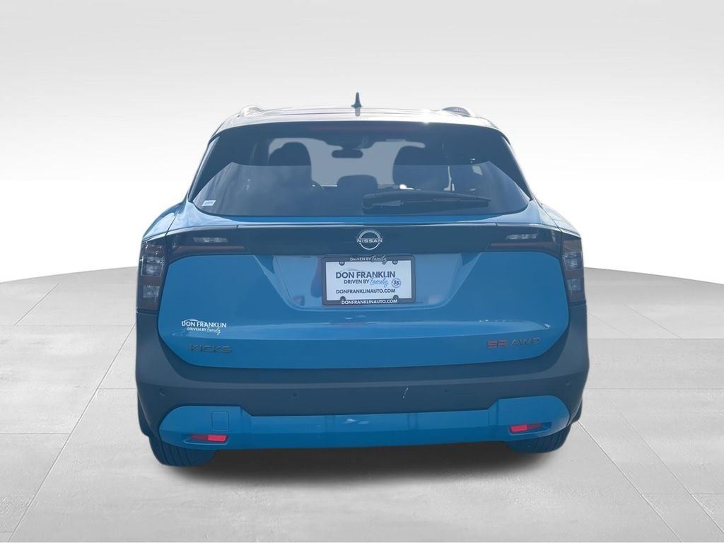 2025 Nissan Kicks SR