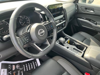 2025 Nissan Pathfinder SL