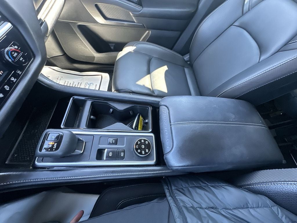 2023 Nissan Pathfinder SL