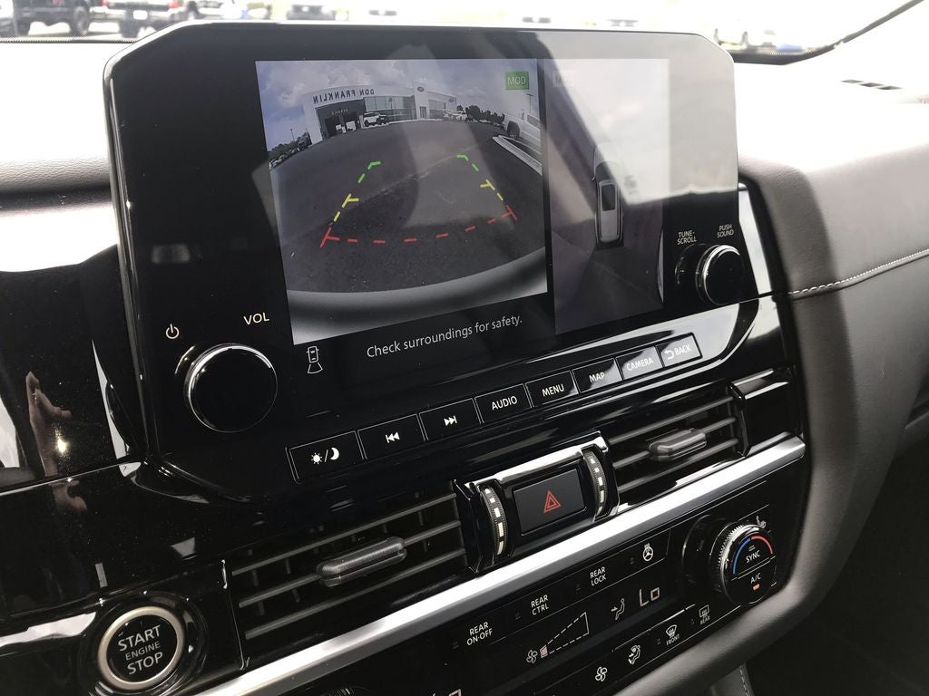 2023 Nissan Pathfinder SL