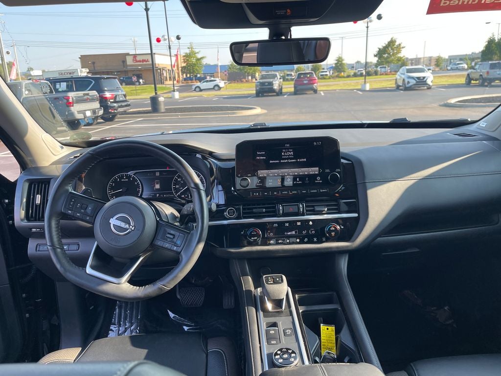 2024 Nissan Pathfinder SL