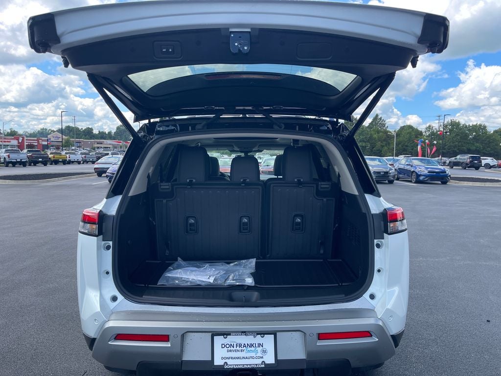 2025 Nissan Pathfinder Platinum