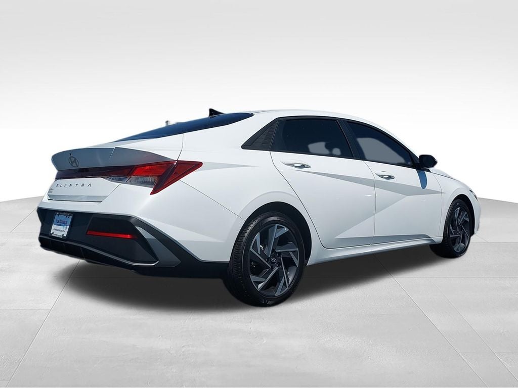 2025 Hyundai Elantra SE
