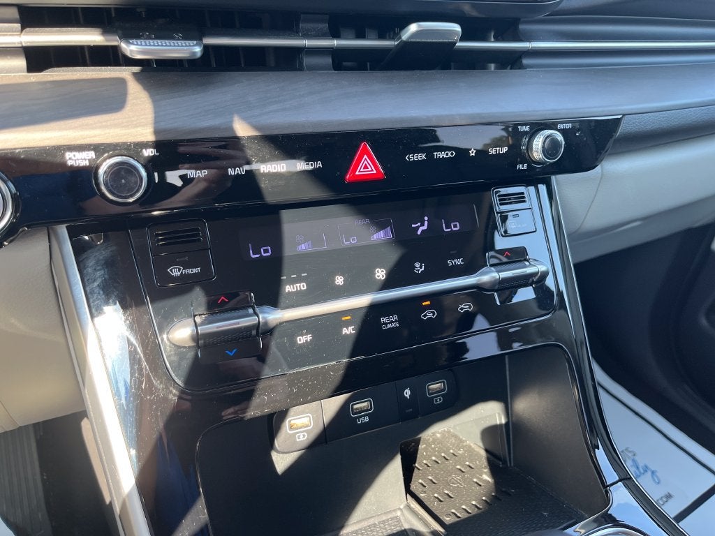 2023 Kia Carnival EX