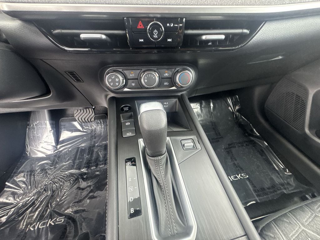 2025 Nissan Kicks SV