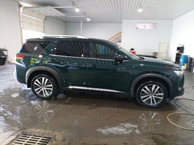 2022 Nissan Pathfinder Platinum