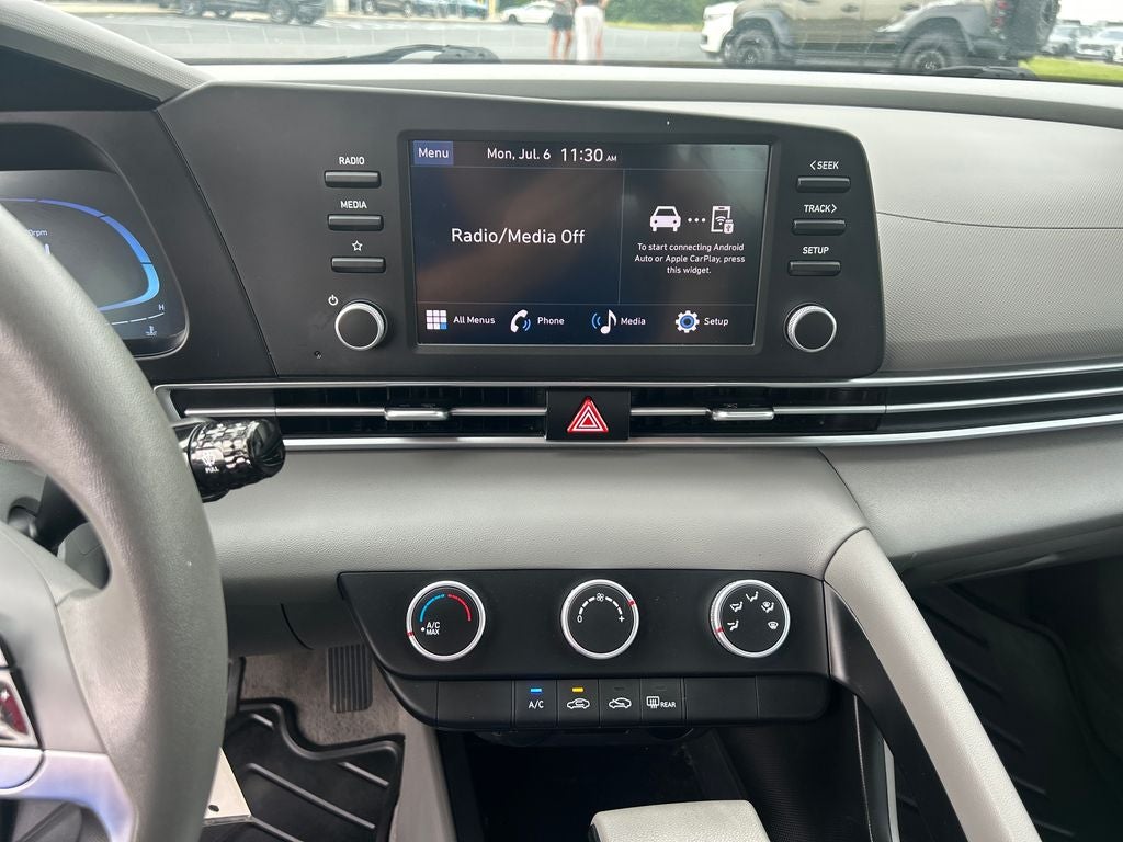 2024 Hyundai Elantra SE