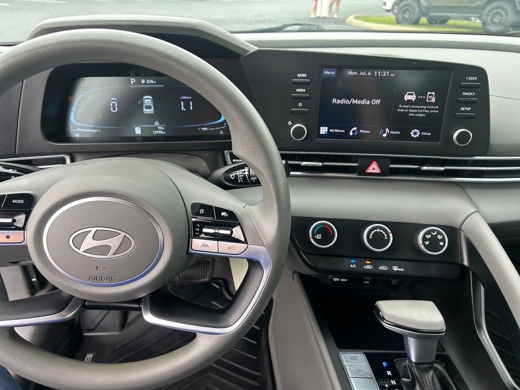 2024 Hyundai Elantra SE