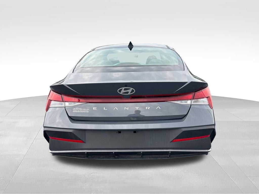 2024 Hyundai Elantra SE
