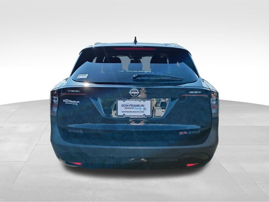 2025 Nissan Kicks SR