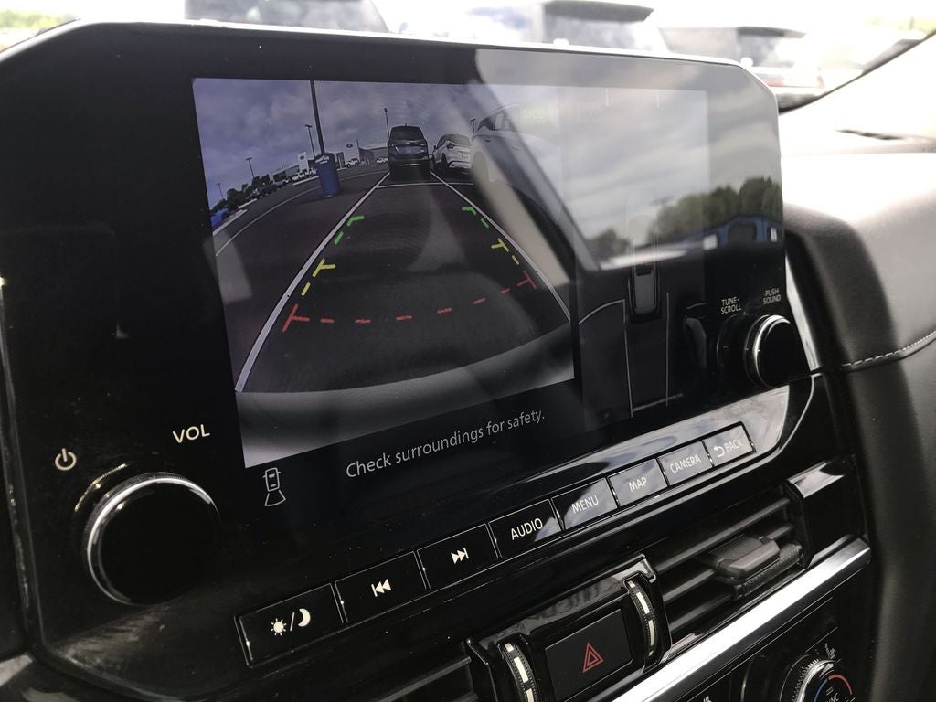 2023 Nissan Pathfinder SL
