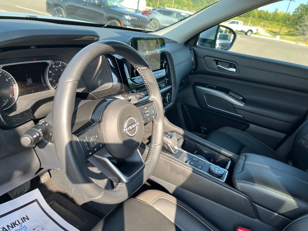 2024 Nissan Pathfinder SL