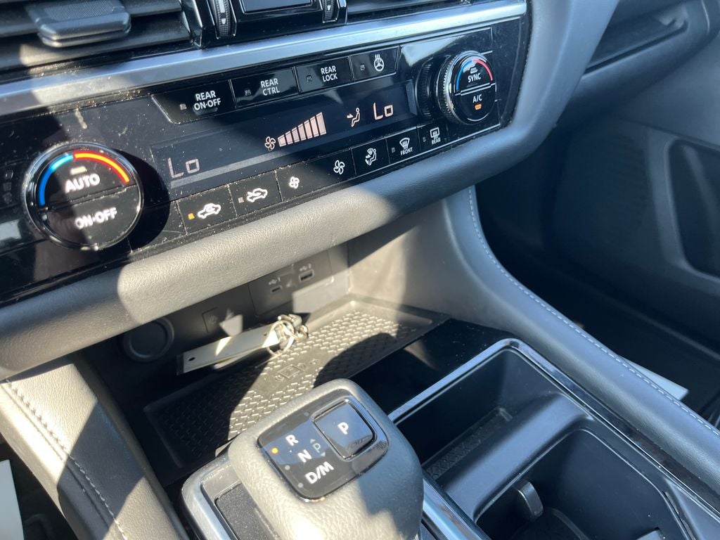 2024 Nissan Pathfinder SL