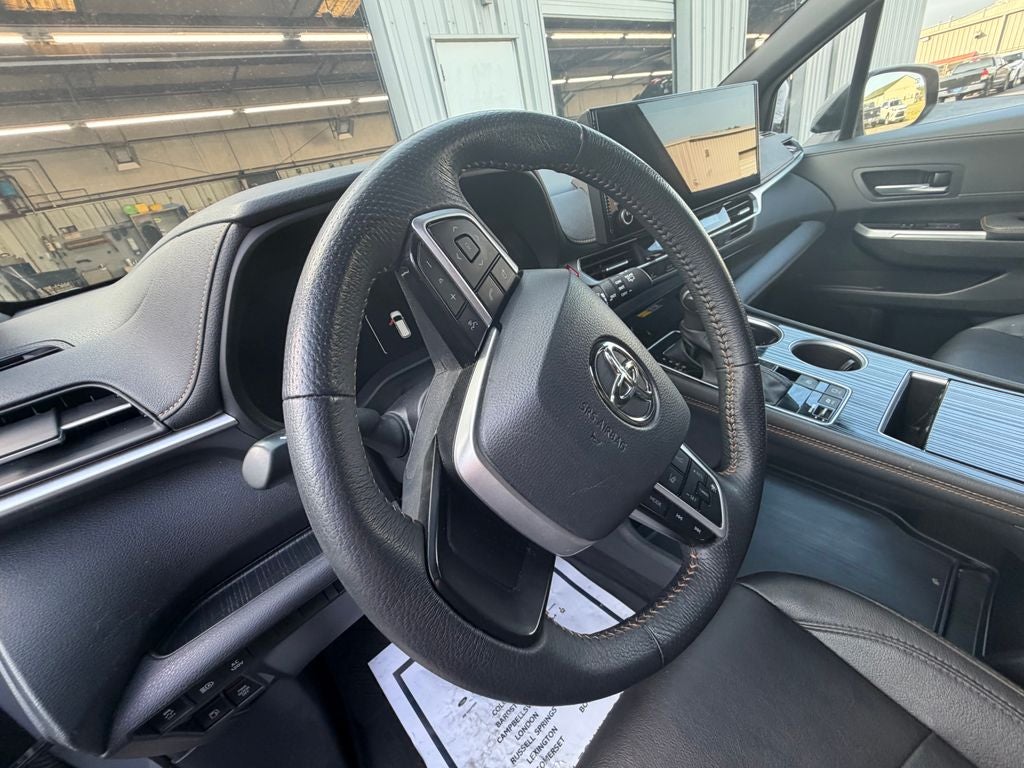 2025 Toyota Sienna Woodland Edition 7 Passenger