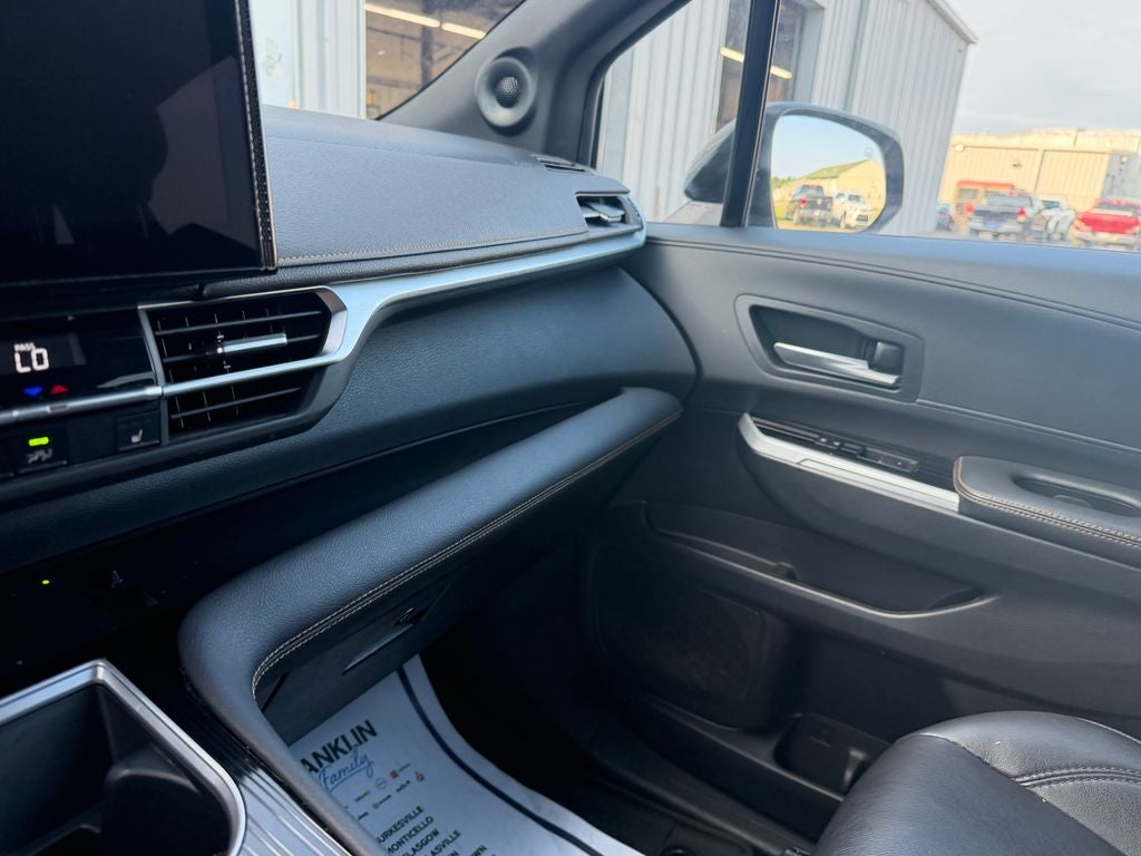 2025 Toyota Sienna Woodland Edition 7 Passenger