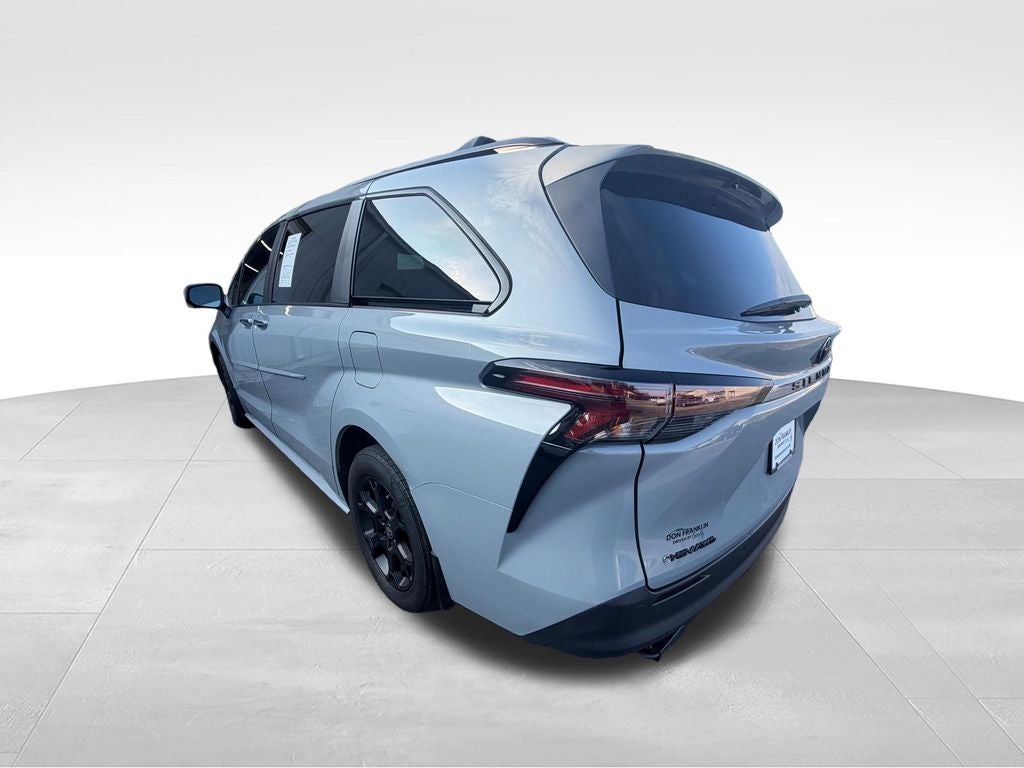 2025 Toyota Sienna Woodland Edition 7 Passenger