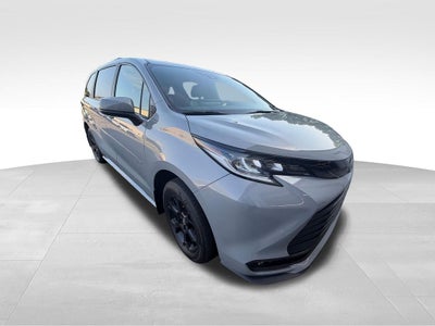 2025 Toyota Sienna Woodland Edition 7 Passenger