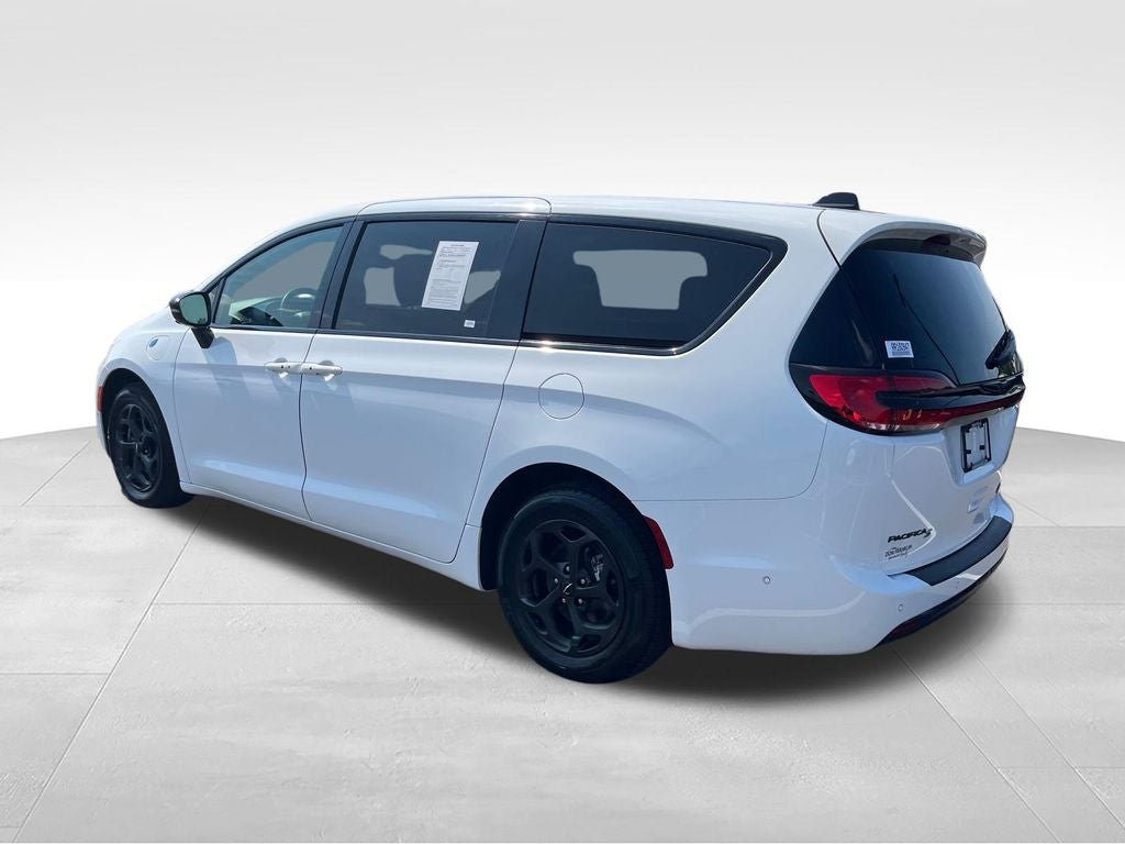 2024 Chrysler Pacifica Hybrid Select