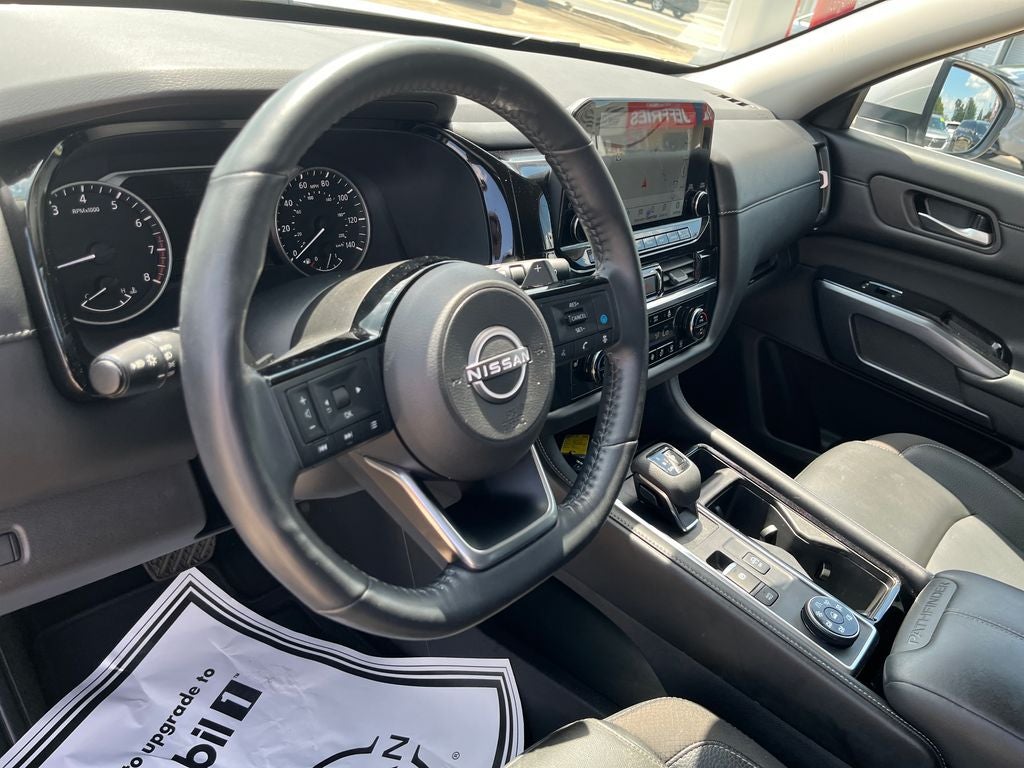 2023 Nissan Pathfinder SL