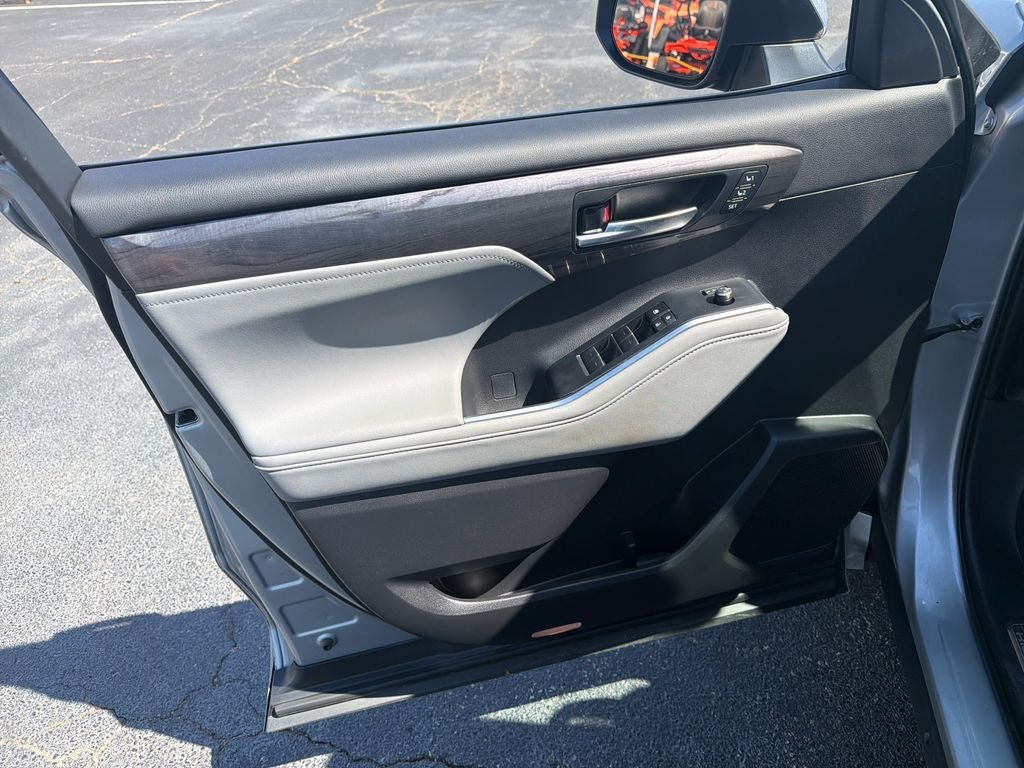 2024 Toyota Highlander Hybrid Platinum