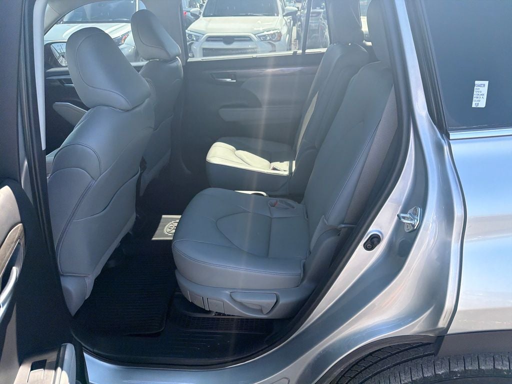 2024 Toyota Highlander Hybrid Platinum