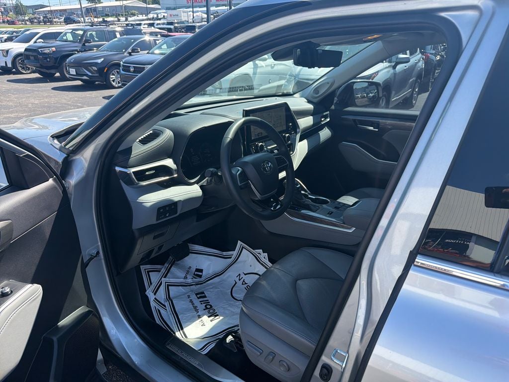 2024 Toyota Highlander Hybrid Platinum