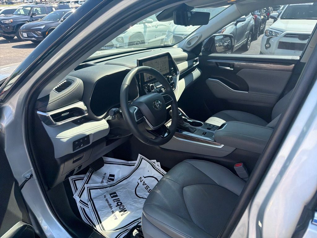 2024 Toyota Highlander Hybrid Platinum