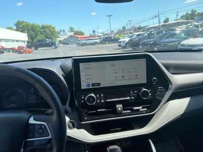 2024 Toyota Highlander Hybrid Platinum