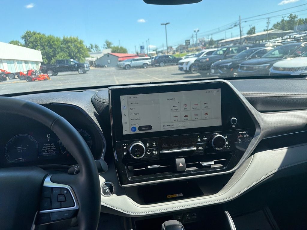 2024 Toyota Highlander Hybrid Platinum