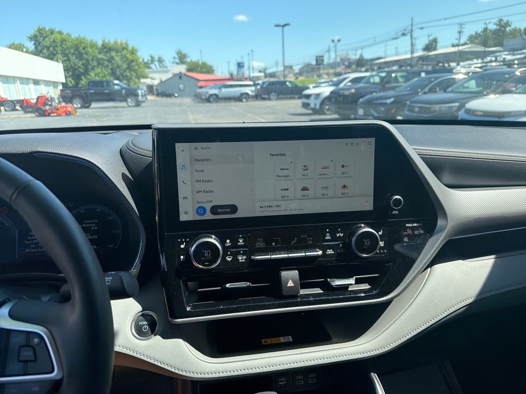2024 Toyota Highlander Hybrid Platinum