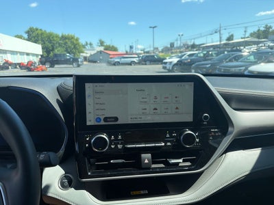 2024 Toyota Highlander Hybrid Platinum