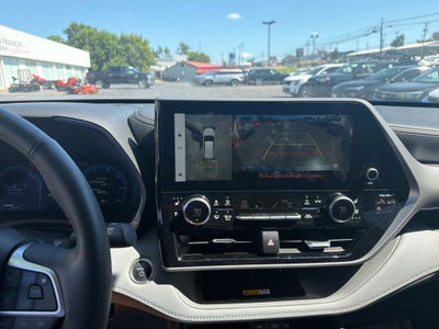 2024 Toyota Highlander Hybrid Platinum