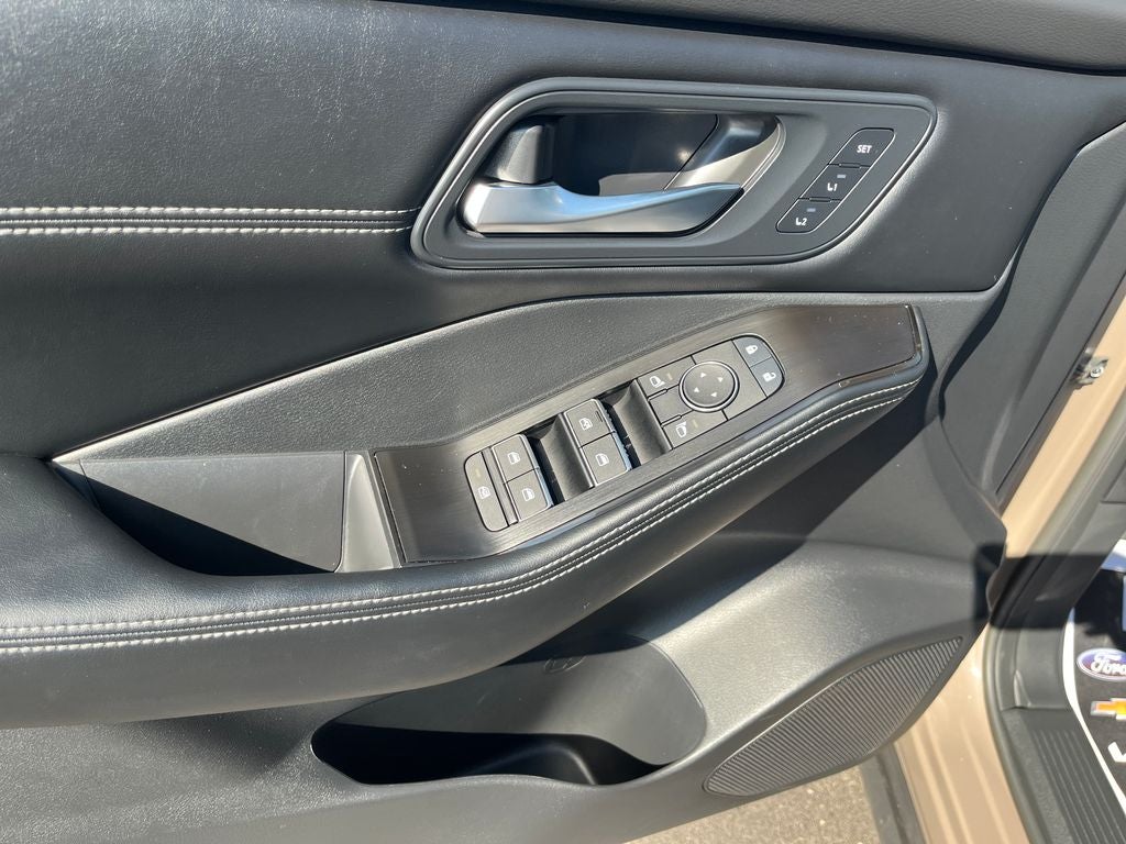 2025 Nissan Rogue SL