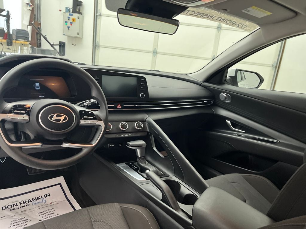 2025 Hyundai Elantra SE