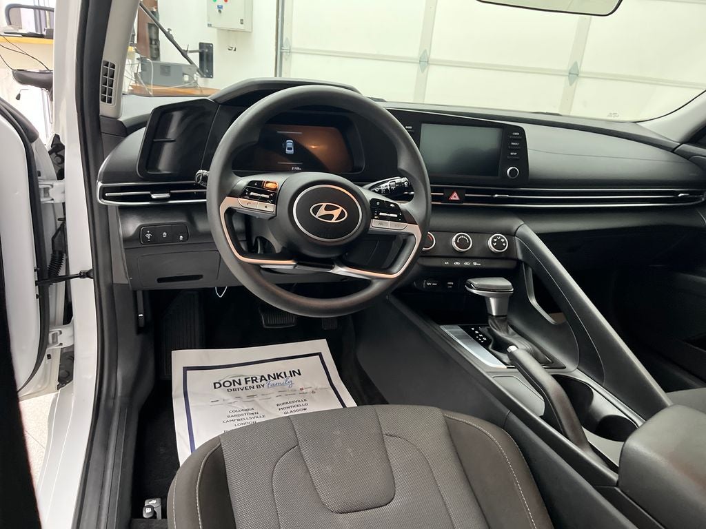 2025 Hyundai Elantra SE