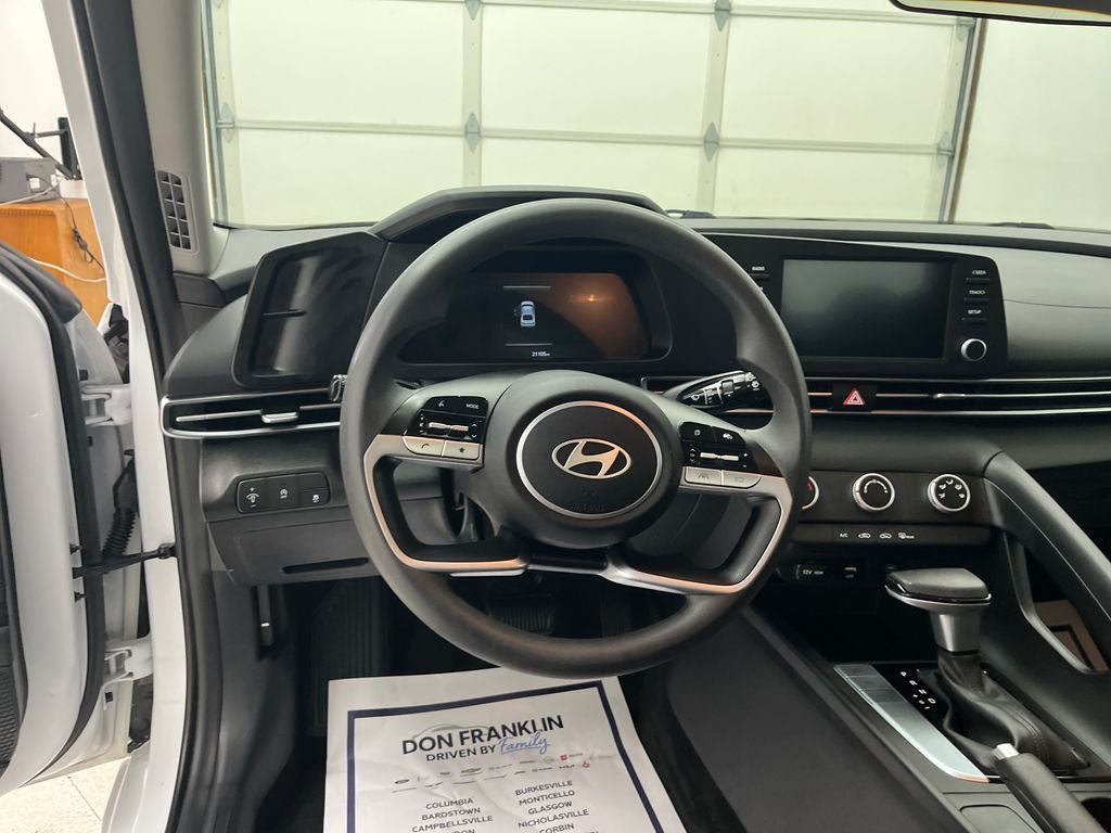 2025 Hyundai Elantra SE