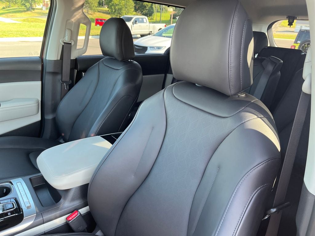 2023 Kia Carnival EX
