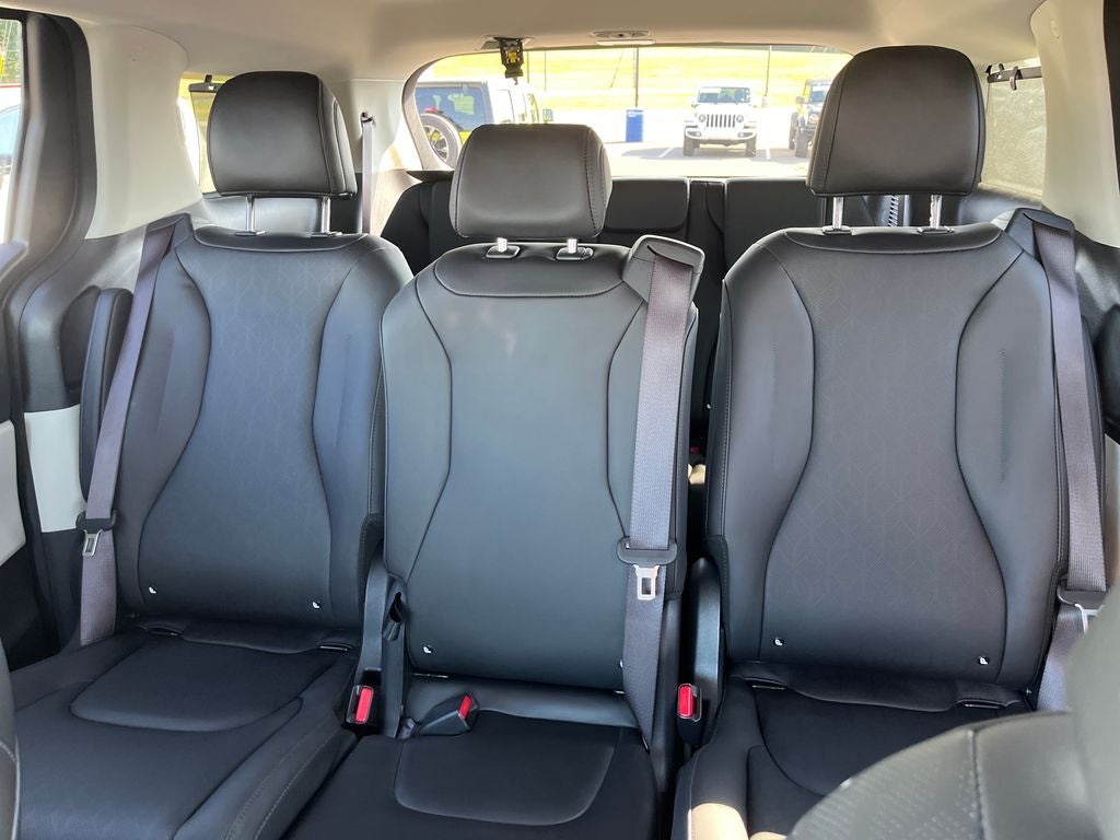 2023 Kia Carnival EX