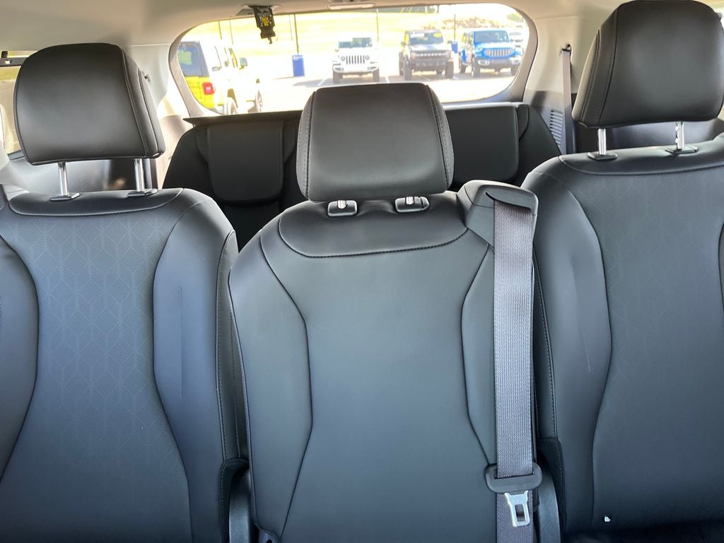 2023 Kia Carnival EX