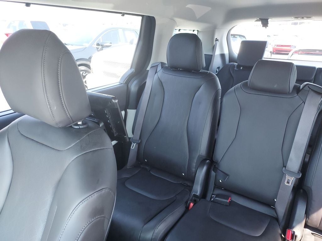 2024 Kia Carnival SX